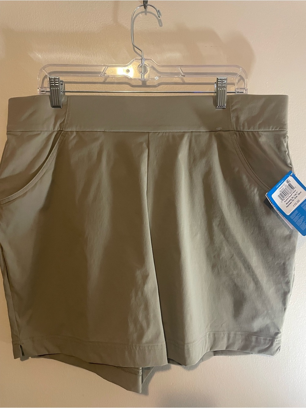 Women’s NWT Columbia Olive Green Athletic Shorts